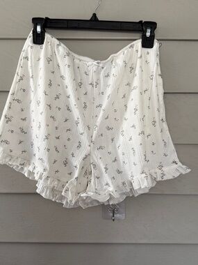 Floral Ruffle Adorable Shorts - White